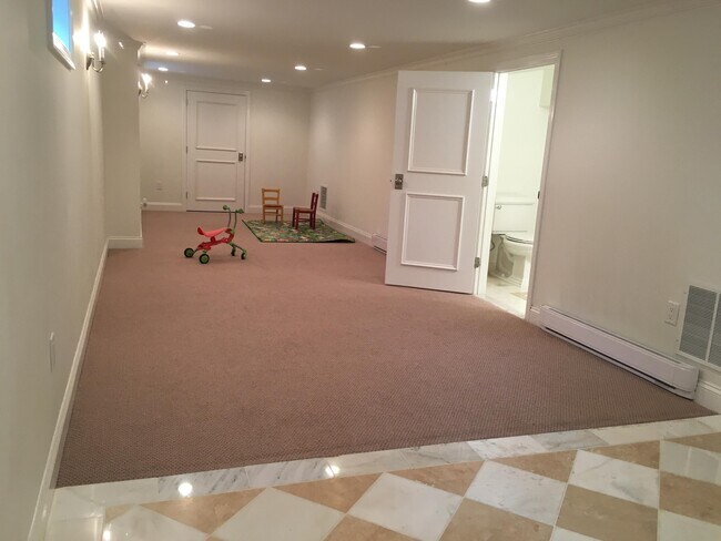 Building Photo - 5 Oakland Terrace