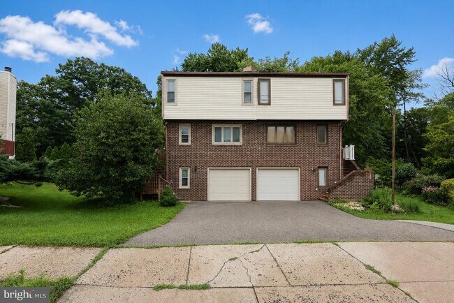 Building Photo - 124 Hamlet Dr