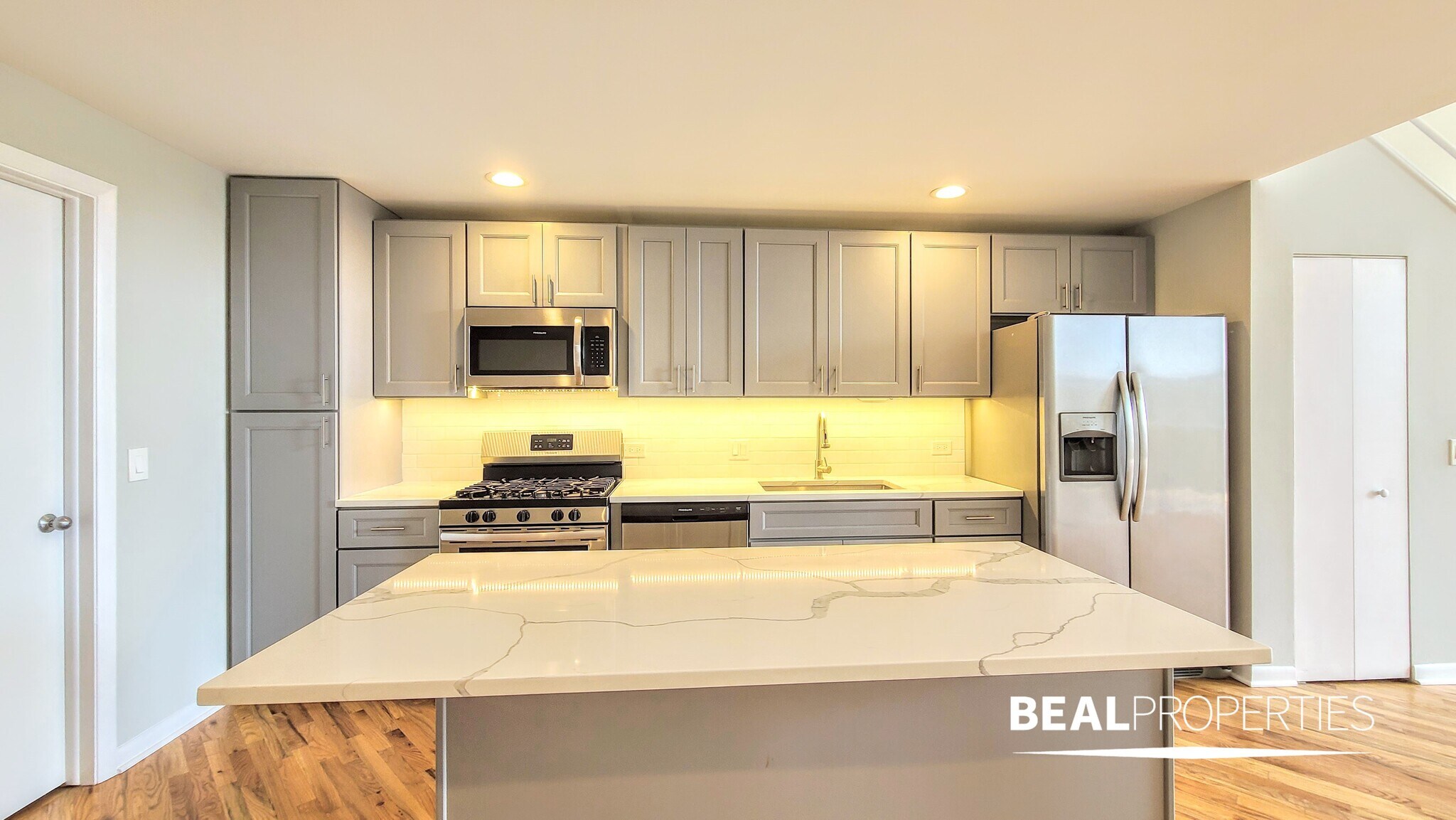 Building Photo - 2320 N Damen Ave