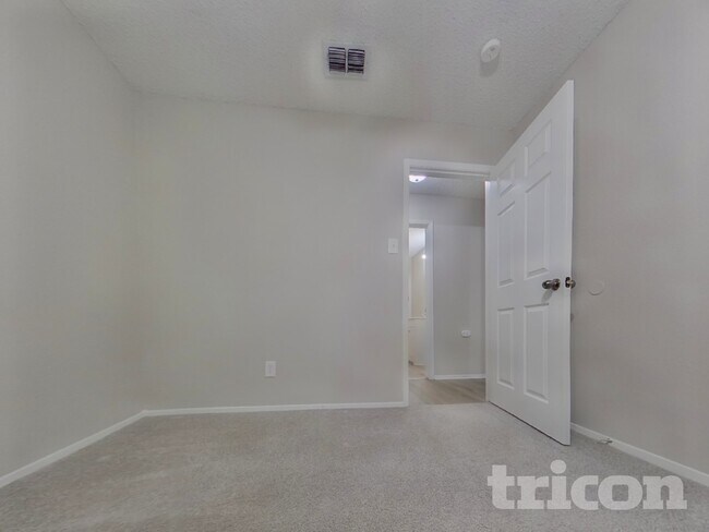 Building Photo - 6212 Douglas Dr