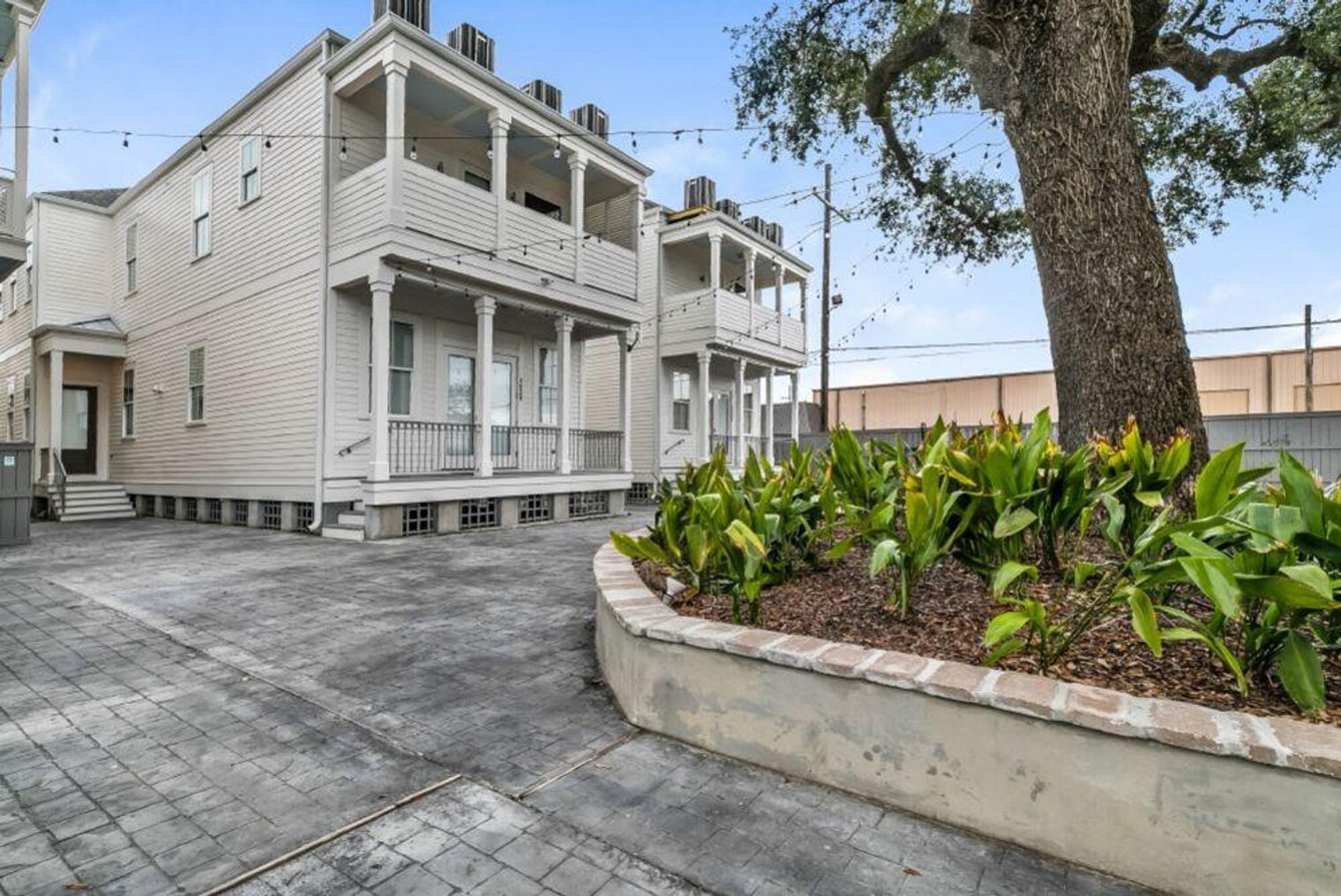 Building Photo - 1523 Carondelet St