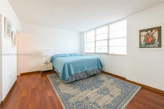 Building Photo - 801 Brickell Bay Dr
