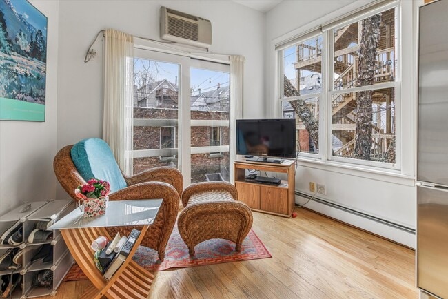 Building Photo - 3135 N Seminary Ave