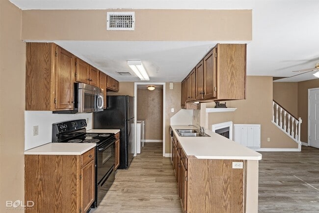 Building Photo - 253 Settlers Park Dr