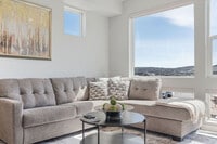 Building Photo - 6831 Silver Creek Dr