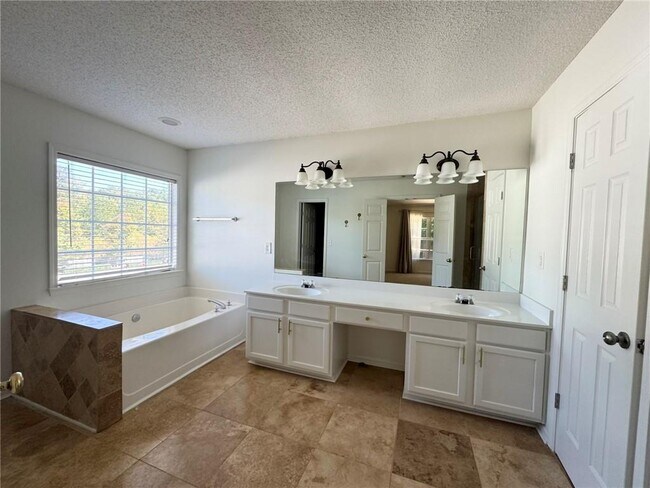 Building Photo - 527 Mullein Trace