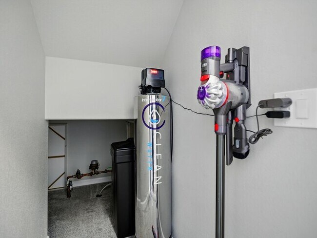 Building Photo - 10488 Castor Dr