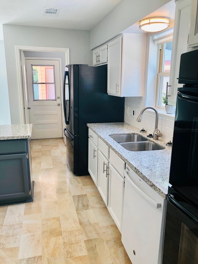 Building Photo - 29021 Cherrywood Ln