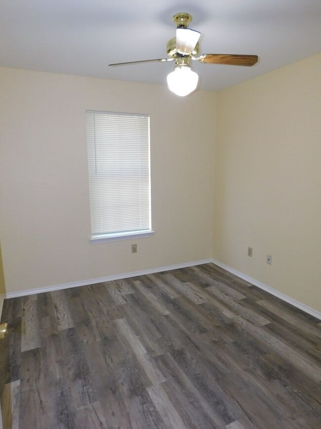 Building Photo - 2211 Katy Ln
