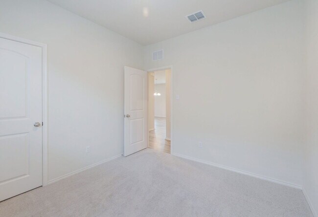 Building Photo - 181 Sugarberry Dr