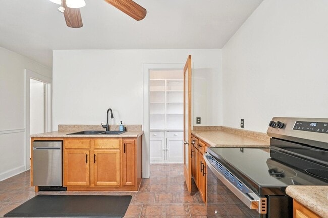 Building Photo - 1660 N Marshall St