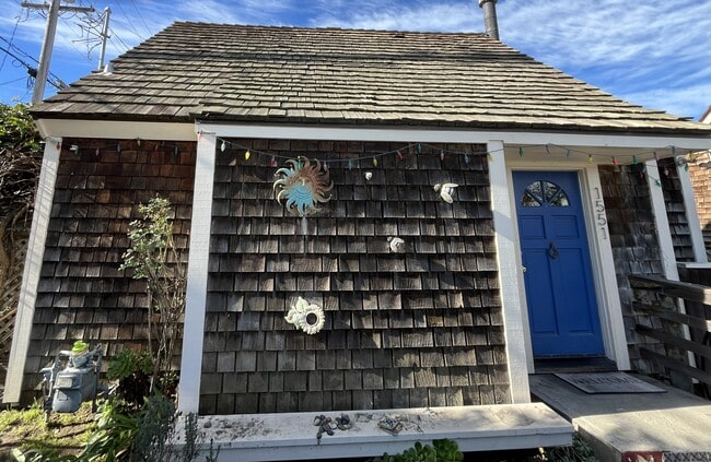 Building Photo - 1551 San Lucas St