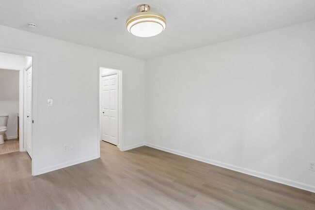 Building Photo - Bright and Gorgeous - Updated 3BR/2BA Townhome!