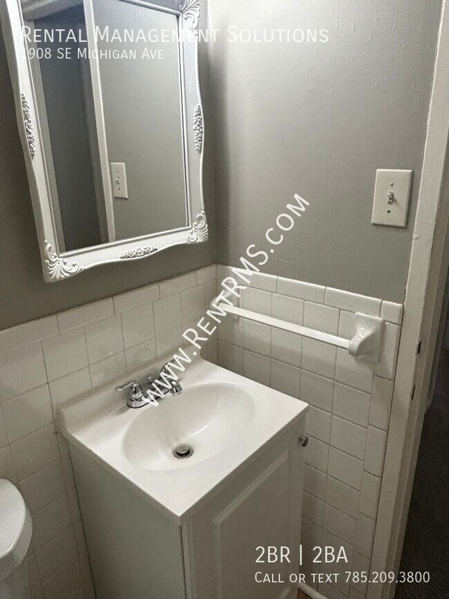 Building Photo - 1908 SE Michigan Ave