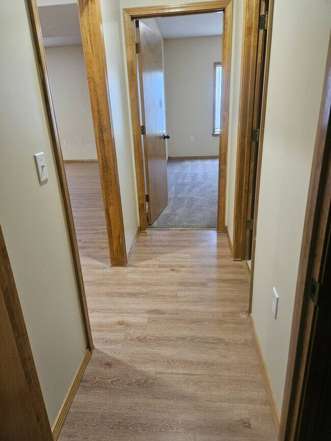 Building Photo - WOW! Look at this property ! You cant beat this price in NIXA-3200 SQ FT