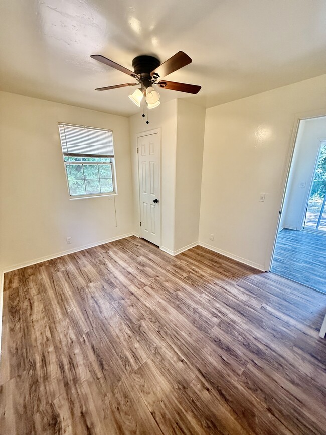 Building Photo - 10819 Conifer Ln