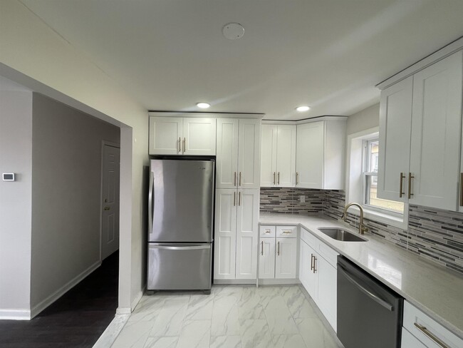 Building Photo - 123 Avenue C