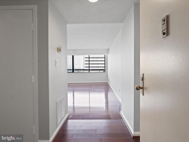 Building Photo - 3713 S George Mason Dr
