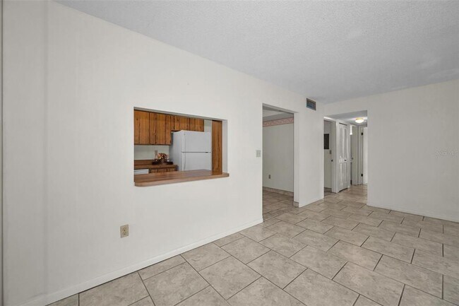Building Photo - 2687 Pine Ridge Way S