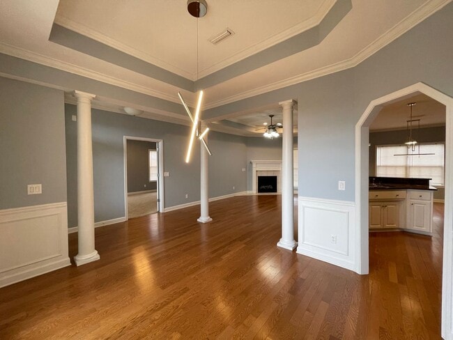 Building Photo - Quail Hollow