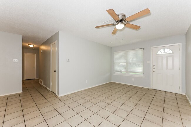 Building Photo - 3 BR/2BA | Updated Single Family Home | 1-Car Garage Parking | Great backyard!