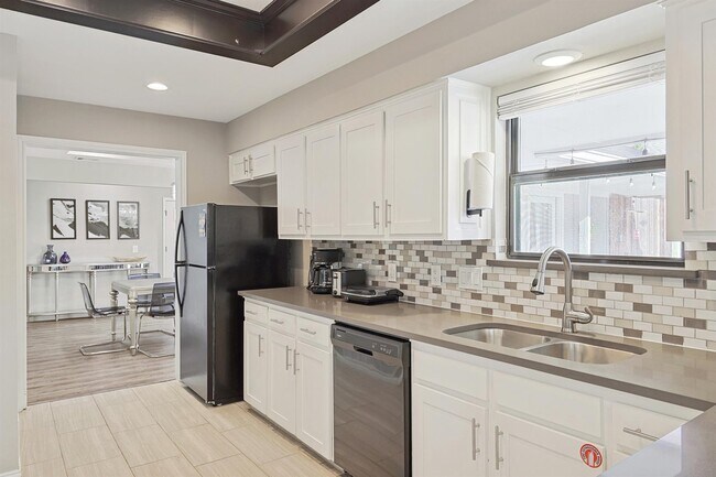 Building Photo - 812 Green Brook Dr