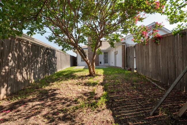 Building Photo - Charming 2BD Home in Far North Dallas