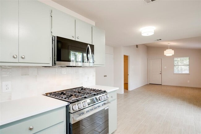 Building Photo - 8110 Willet Trail