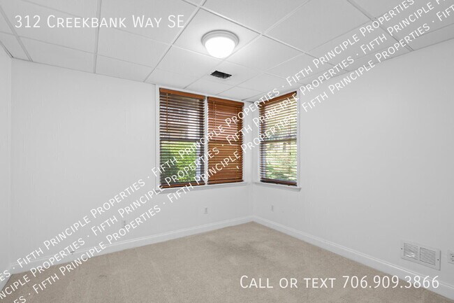 Building Photo - 312 Creekbank Way SE