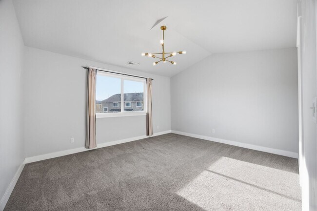 Building Photo - Stunning townhome on Sleepy Ridge