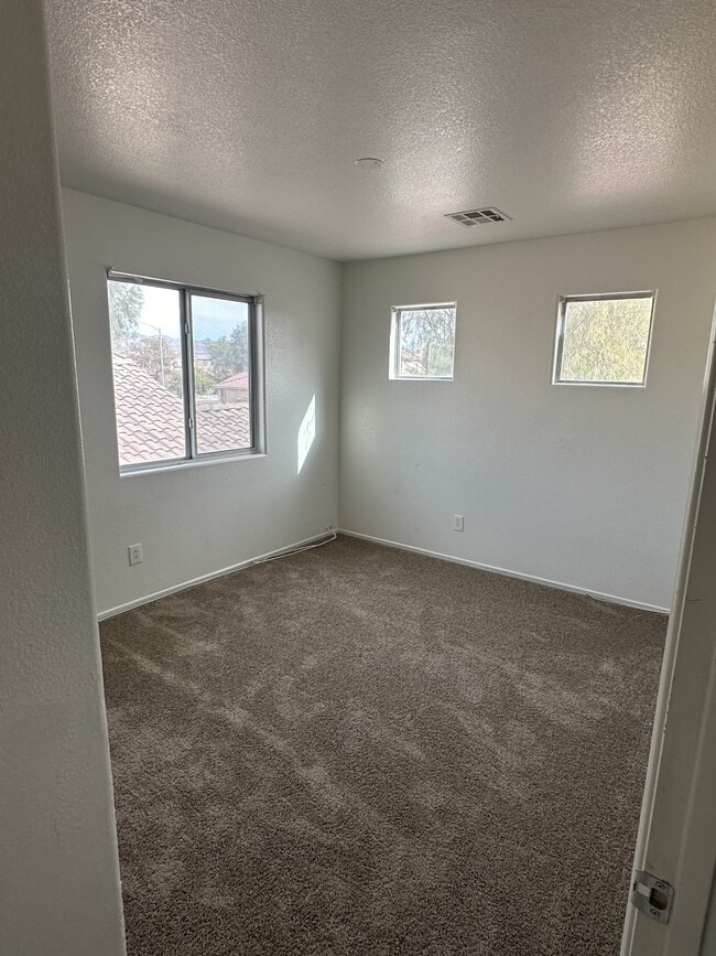 Building Photo - 6529 Adonis Heights St