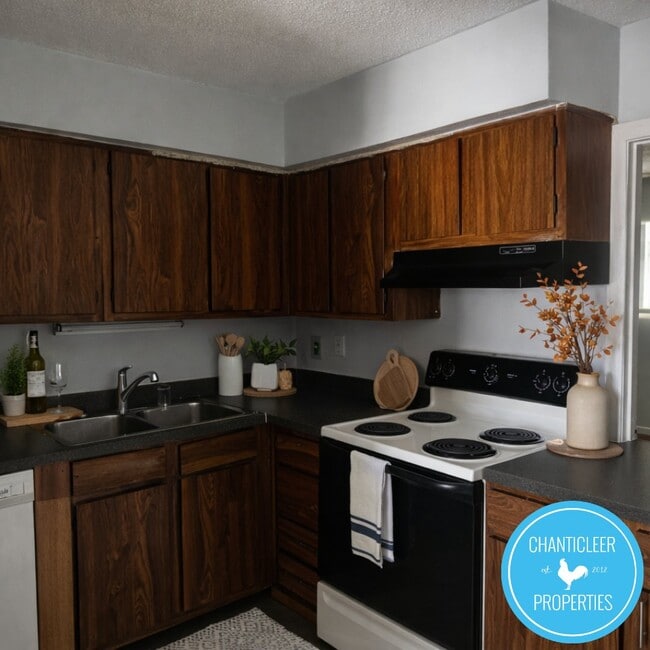 Building Photo - 1501 Chapel Hill Rd