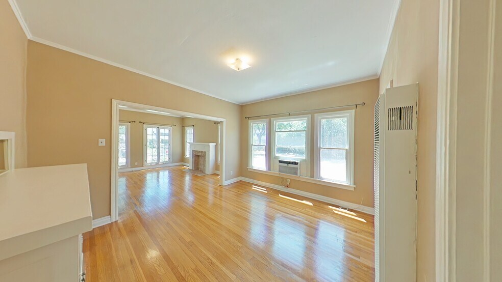 Dining room - 207 W Windsor Rd