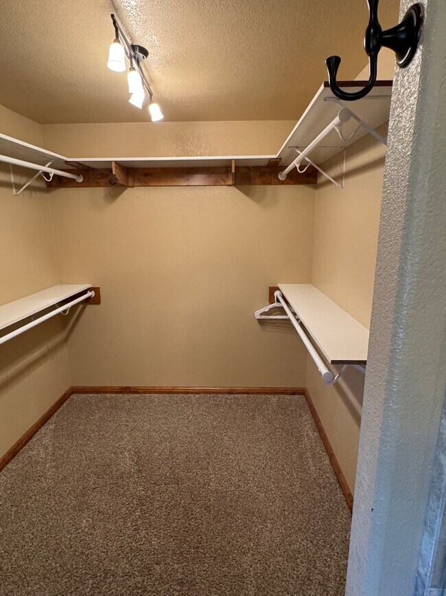 Building Photo - 3 Bed 2 Bath- Flagstaff