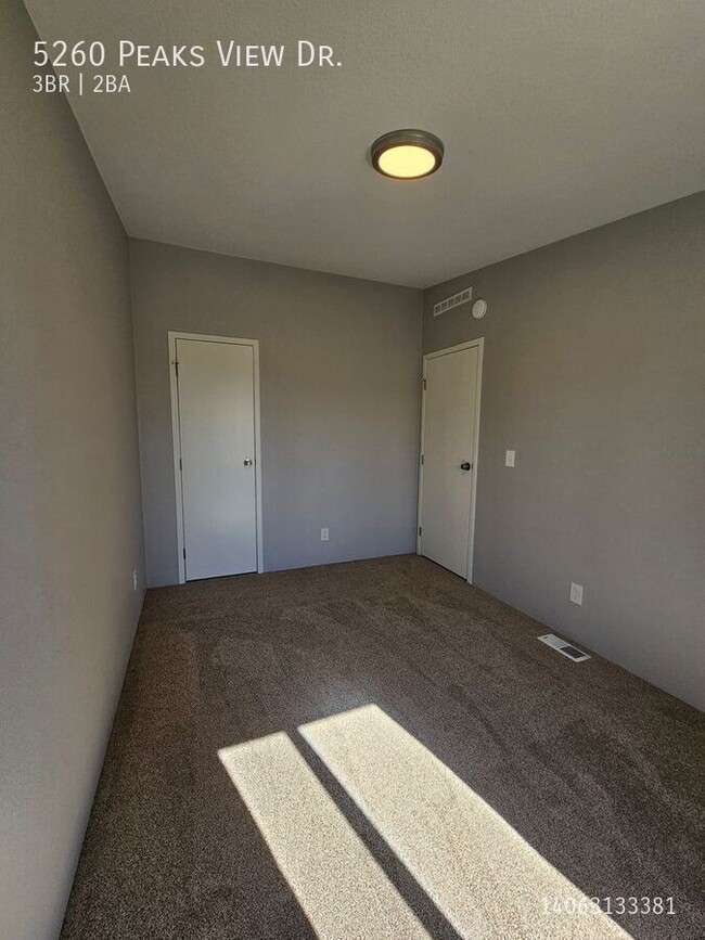 Building Photo - 5260 Peaks View Dr