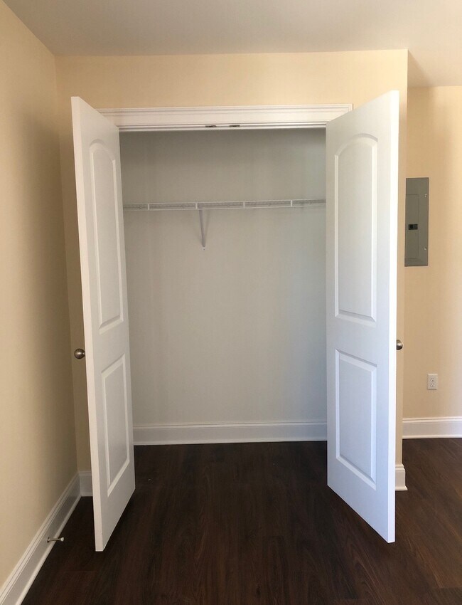 Building Photo - 102 Berkshire Ln