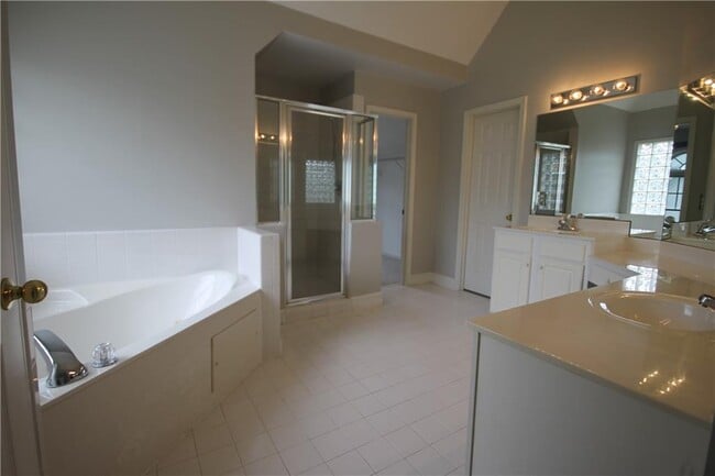 Building Photo - 1581 Oak Park Cove