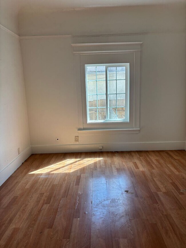 Building Photo - 54-1308