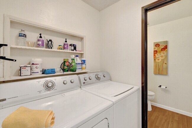 Building Photo - 266 W Rockrimmon Blvd