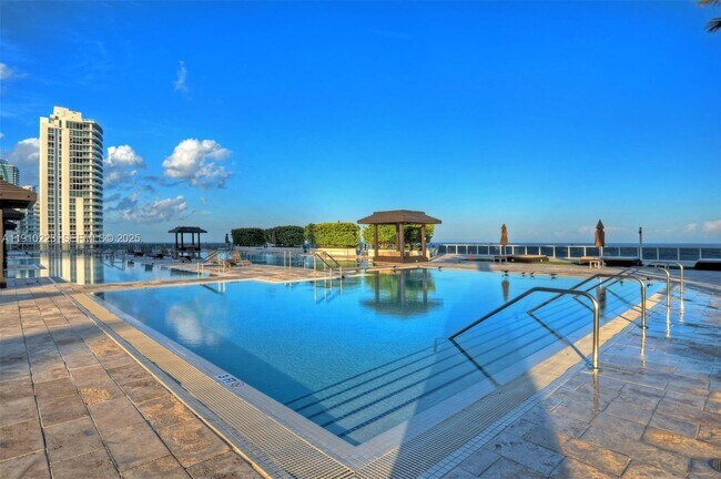 Building Photo - 1830 S Ocean Dr