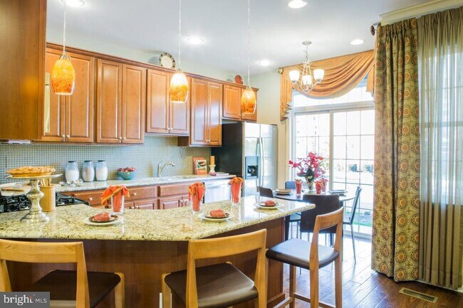 Building Photo - 33 Tacoma Ln