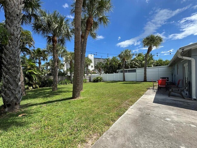 Building Photo - 110 N Las Olas Dr