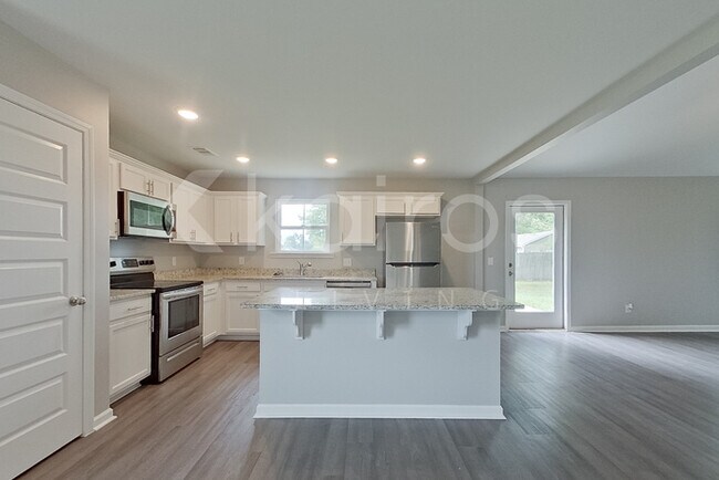 Building Photo - 201 Western Red Cedar Dr