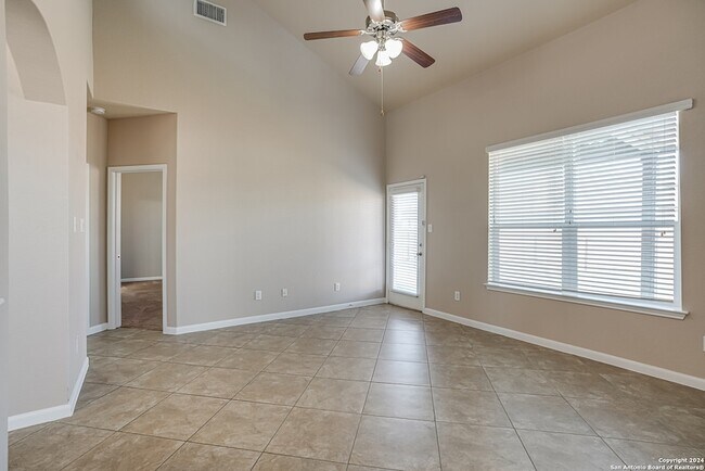 Building Photo - 2307 Clover Ridge