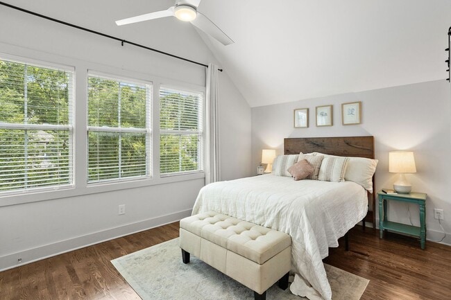 Building Photo - Stunning Gem in the heart of East Nashville!!