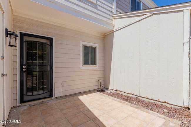Building Photo - 1600 N Saba St