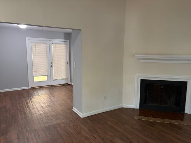 Building Photo - 4832 Hollenden Dr