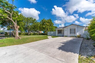 Building Photo - 9999 NW 25th Terrace