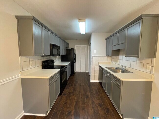 Building Photo - 4007 Cambridge Dr