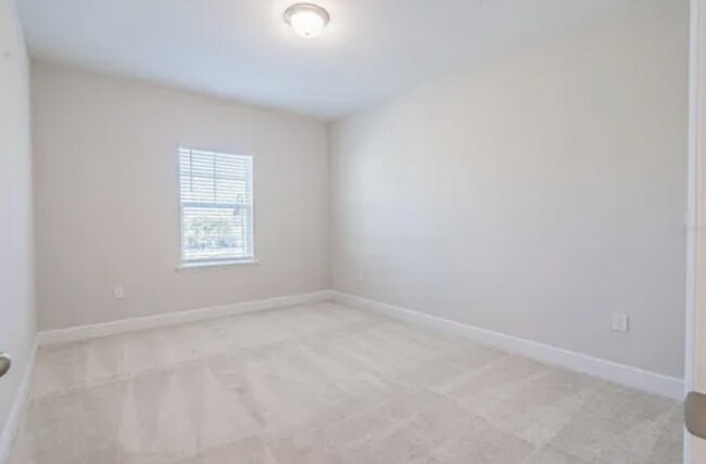 Building Photo - Stunning 5-Bedroom Executive Home with Lak...